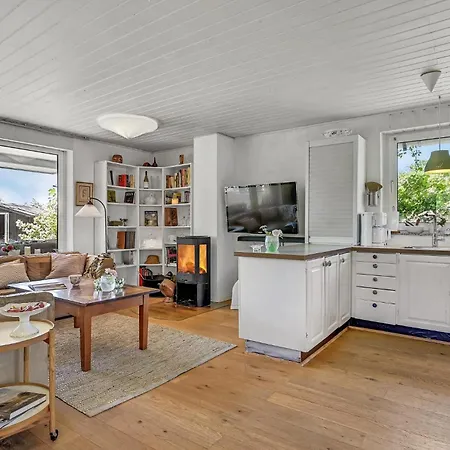 Ferienhaus 2 Bedroom Cozy In Egå