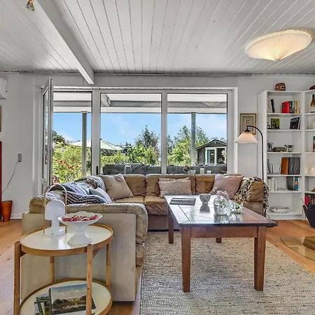 2 Bedroom Cozy In Ferienhaus