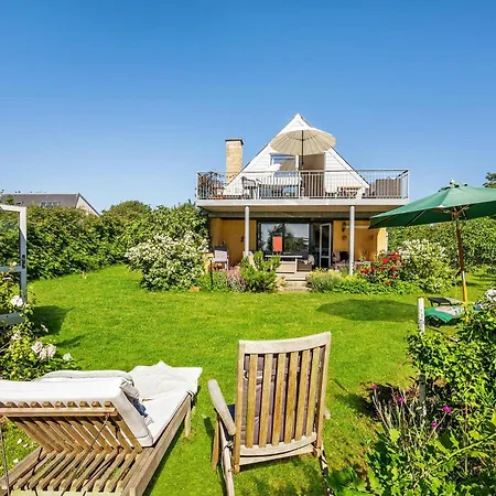 2 Bedroom Cozy In Holiday home