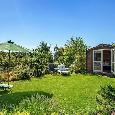 2 Bedroom Cozy In Holiday home
