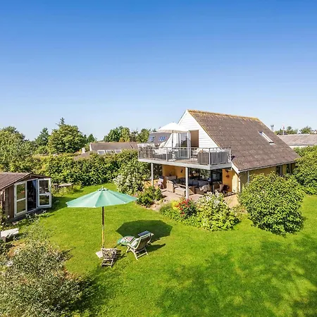 2 Bedroom Cozy In Ferienhaus Egå